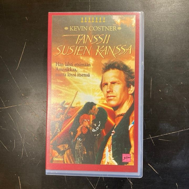 Tanssii susien kanssa VHS (VG+/M-) -western/draama-